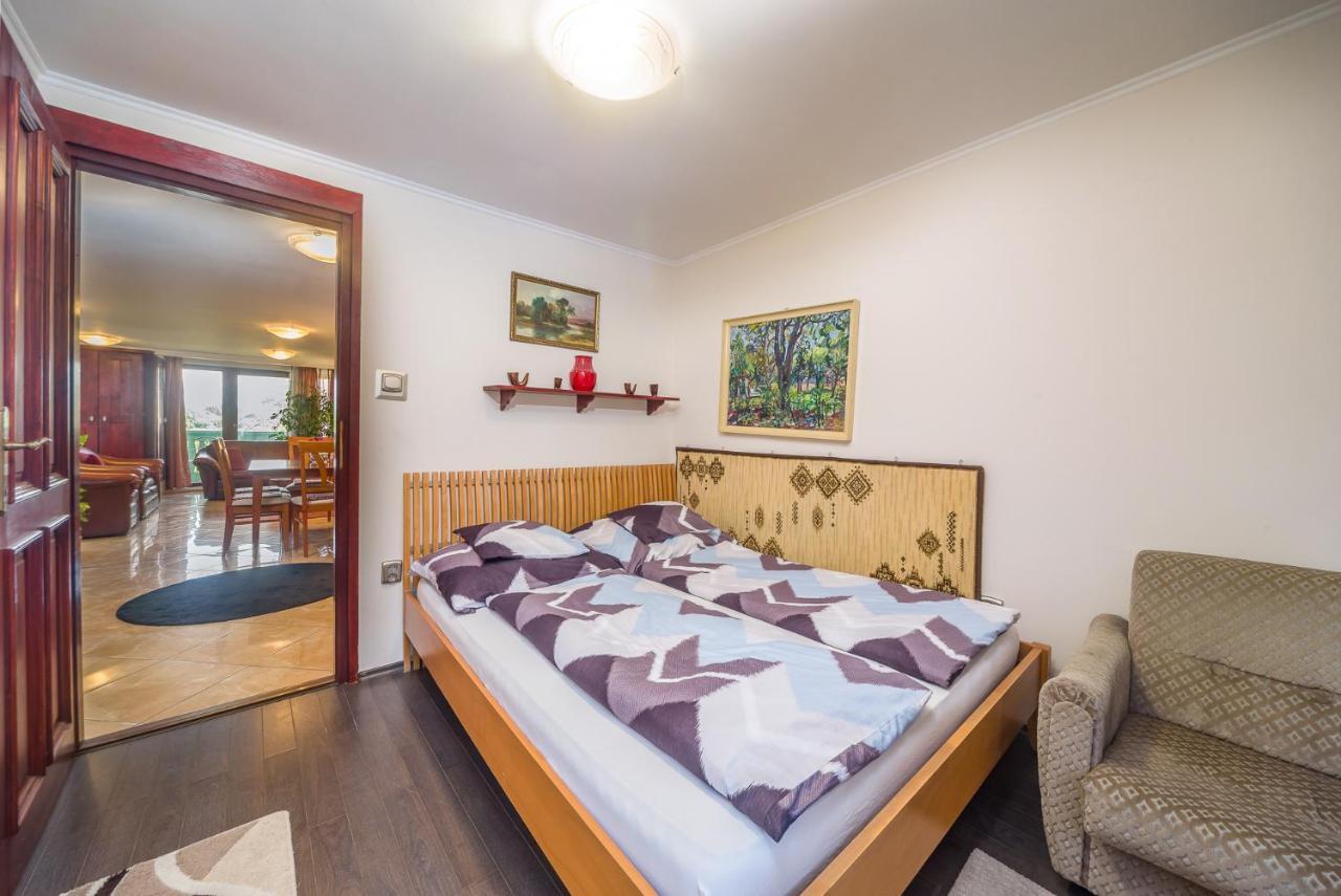 Tamas Sziveben- Egesz Evben Nyitva! Apartmán