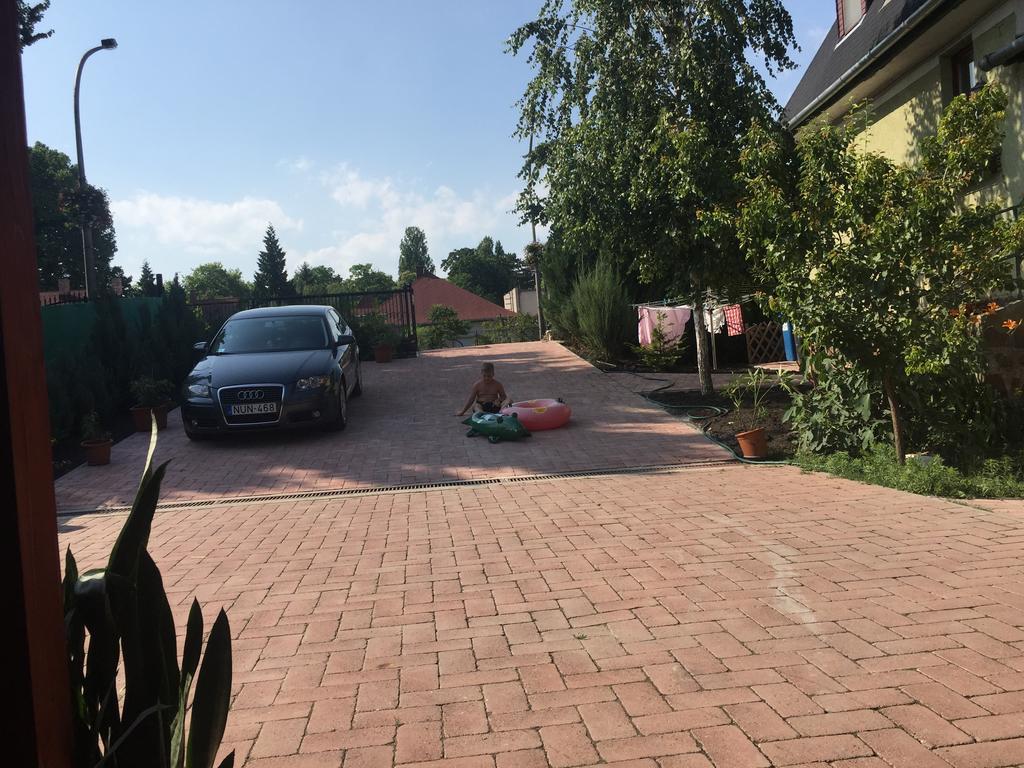 Tamas Sziveben- Egesz Evben Nyitva!